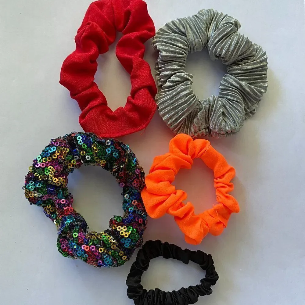 𝅺Set of 5 Scrunchies - Rainbow Sequins